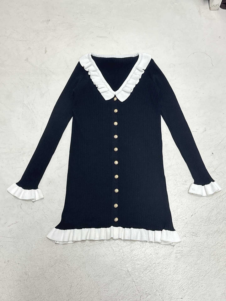 Damen nan figurbetontes Rippen-Strickkleid mit dekorativer Knopfleiste, kontrastierendem Volantkragen und gerafften Manschetten Echo Archiv