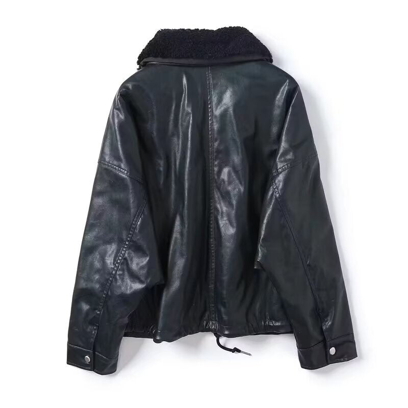 Damen Oversize Kunstlederfliegerjacke mit Teddykragen und Pattentaschen Echo Archiv