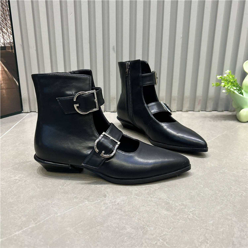Damen Spitz zulaufende Ankle-Boots mit Doppelriemen, Schnallen und niedrigem Blockabsatz – Varelle
