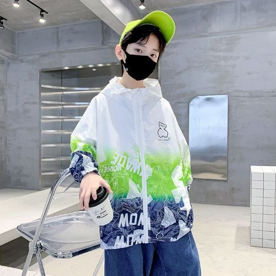 Unisex nan leichte winddichte Kapuzenjacke mit allover Grafikprint und reflektierenden Einsätzen für Kinder  Echo Archiv