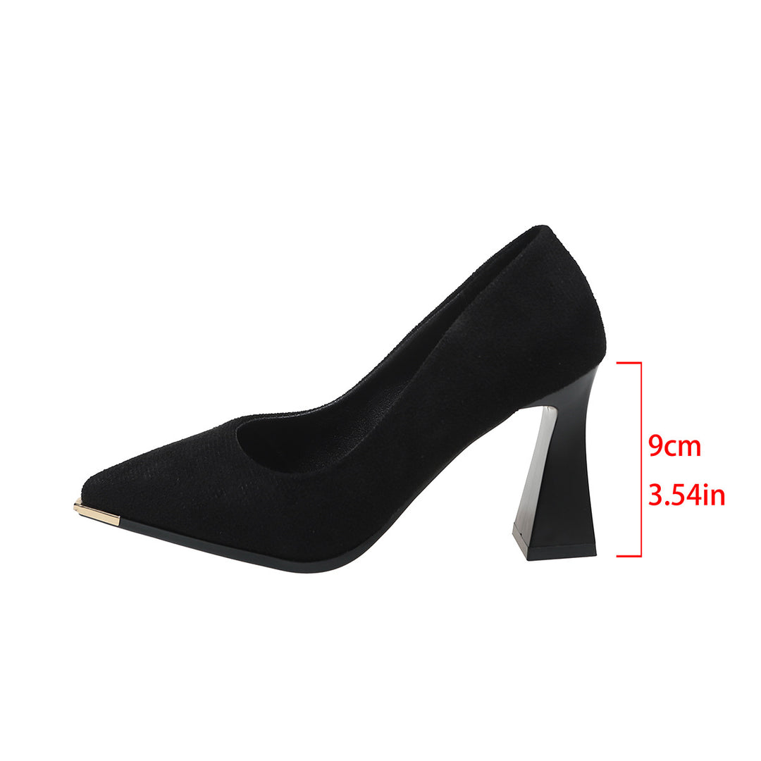Damen Elegante spitz zulaufende Pumps mit skulpturellem Blockabsatz und goldener Zehenkappe – Lioré