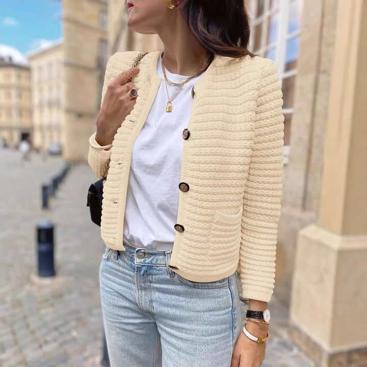 Damen modischer Cardigan mit dezenten Rippstrukturen und eleganten Knopfdetails Echoarchiv