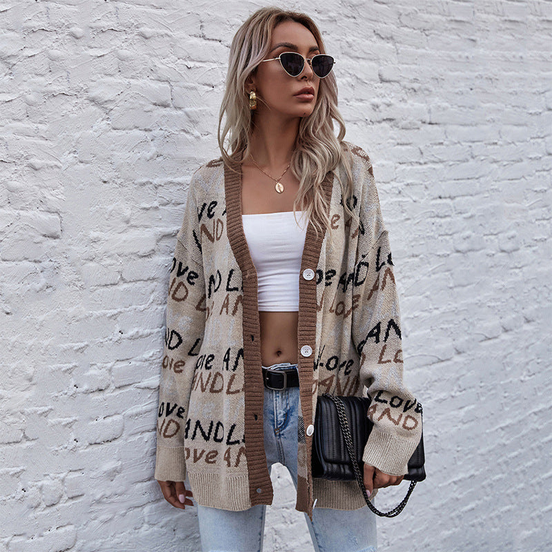 Damen Oversize-Strickcardigan mit Buchstabenjacquard, tiefem V‑Ausschnitt und Knopfleiste Echoarchiv
