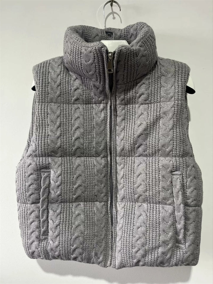 Damen nan gesteppte Strickweste mit Zopfmuster, Stehkragen und Reißverschluss Echo Archiv