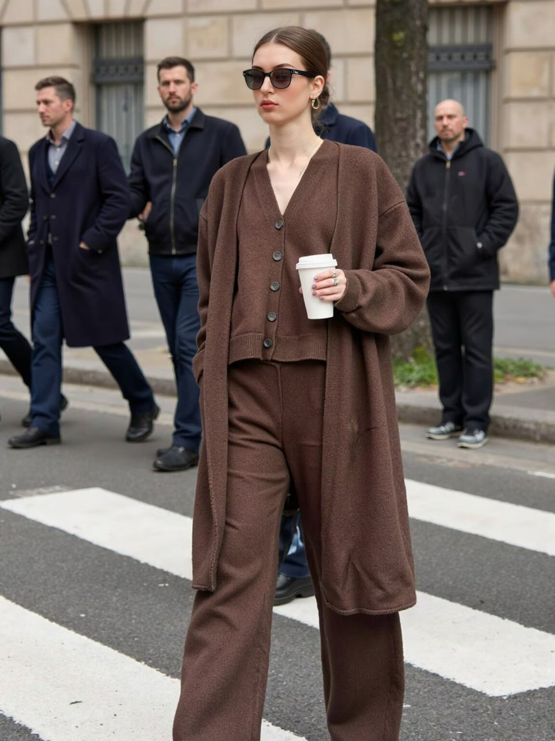 Damen Oversize Strick-Set mit Longcardigan, Knopf-Weste und weiten Hosen Echoarchiv