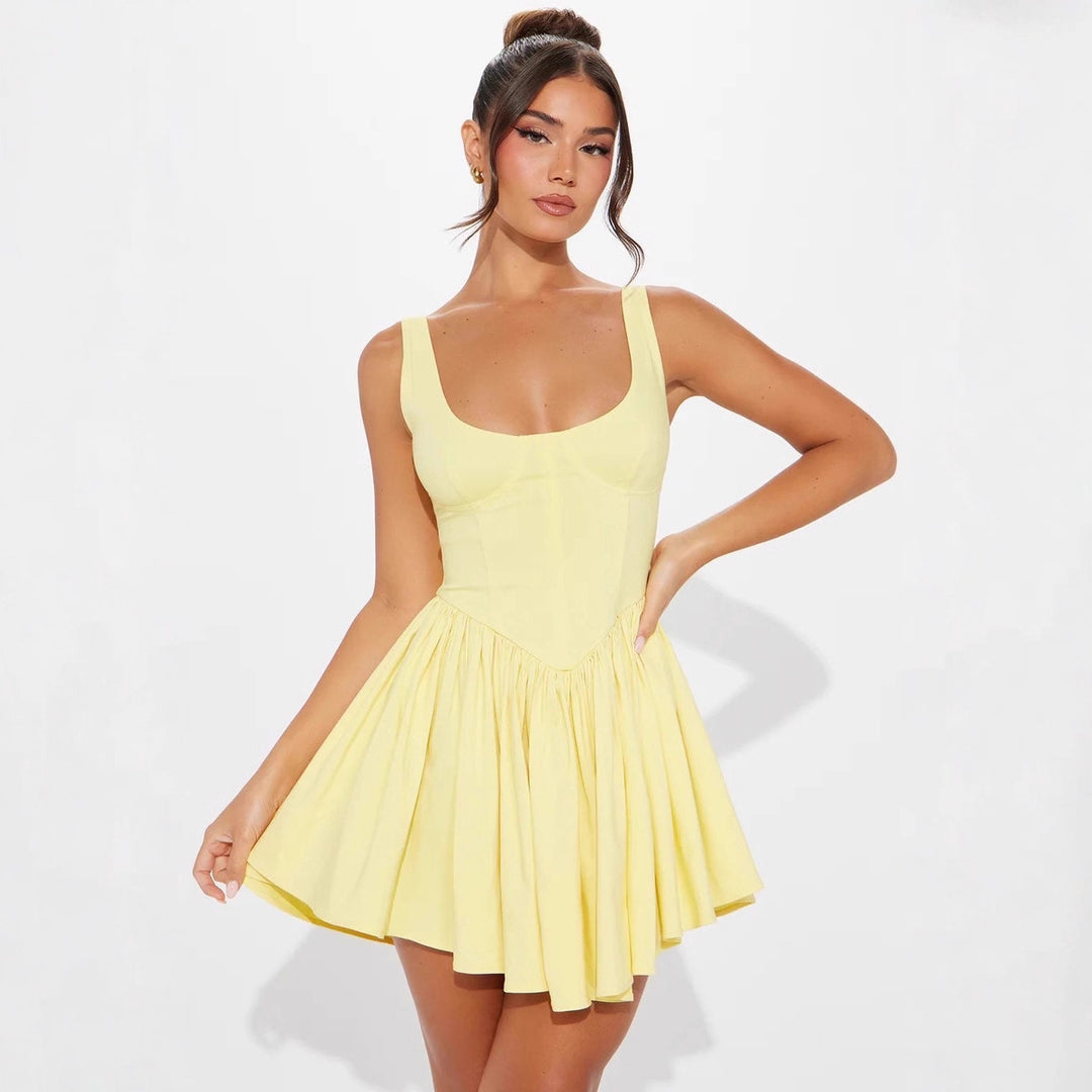 Damen Minikleid mit figurbetontem Oberteil und schwingendem Rock Echo Archiv