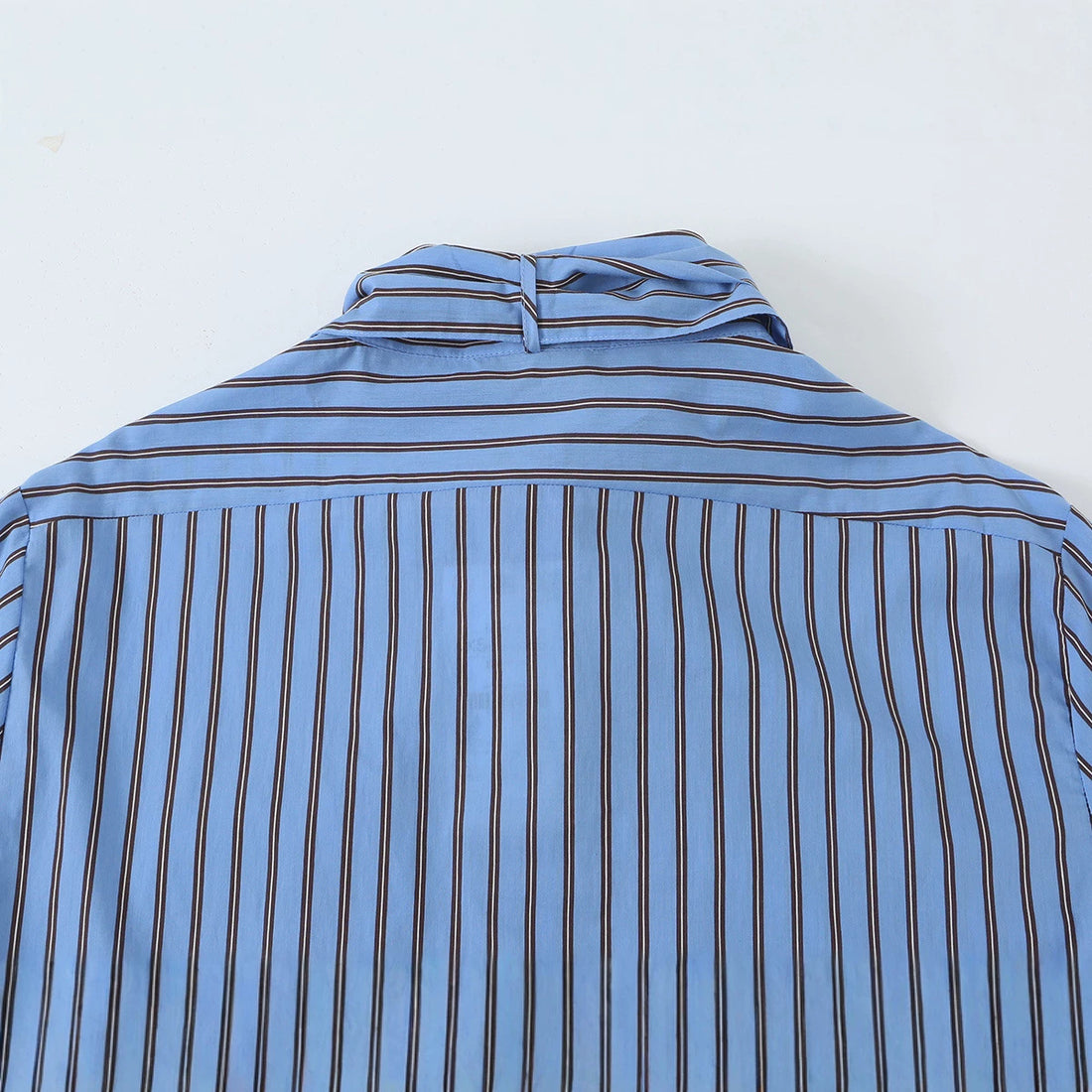 Damen Gestreifte Schluppenbluse mit Brusttasche und durchgehender Knopfleiste Echoarchiv