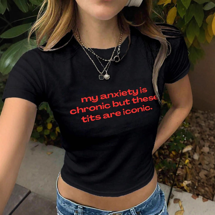 Damen Crop-T-Shirt mit inspirierendem Schriftzug und figurbetontem Schnitt Echo Archiv