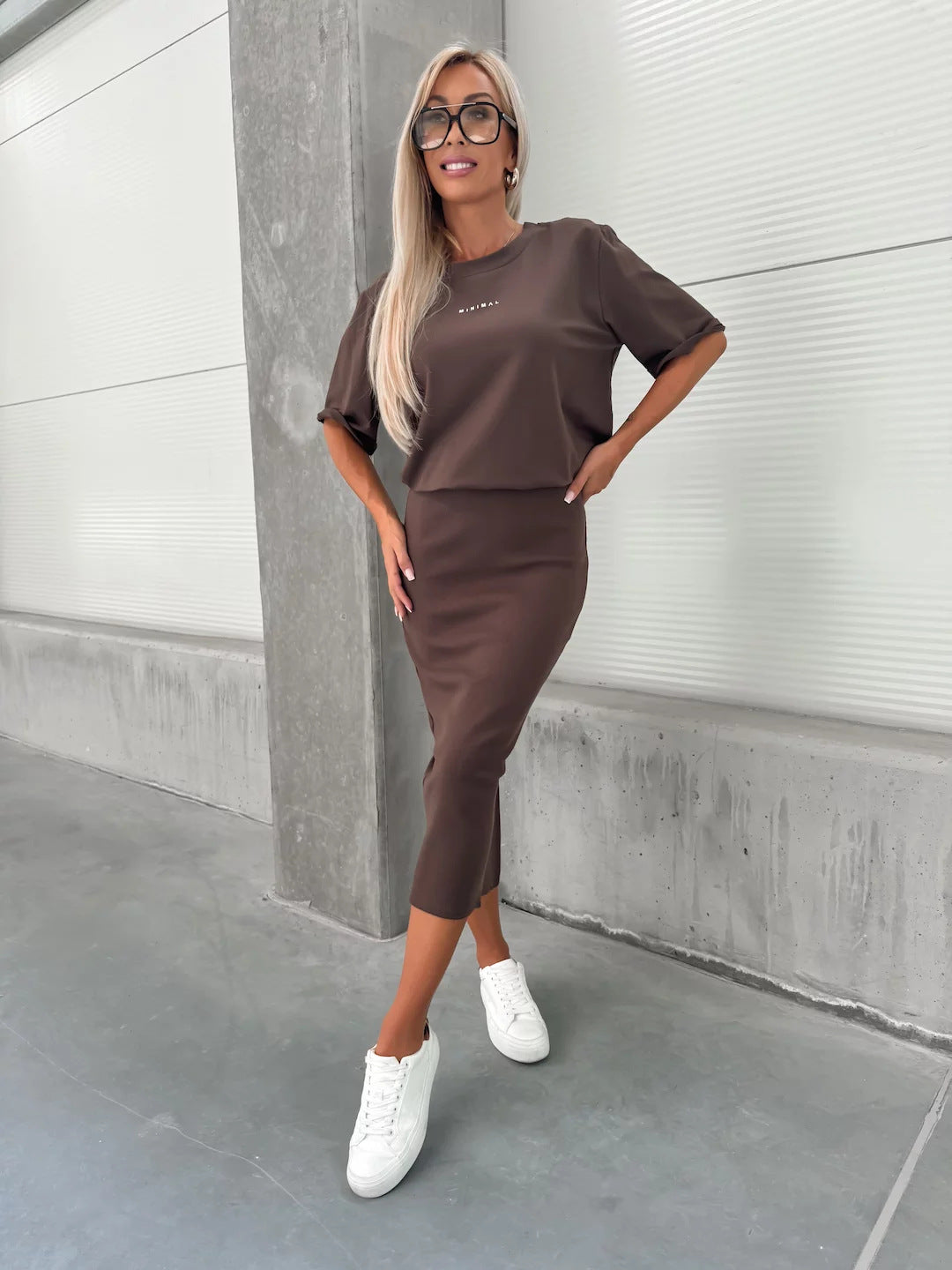 Damen zweiteiliges Strick-Set mit oversized Boxy-Shirt und figurumspielendem Midirock mit Seitenschlitz – Élanora