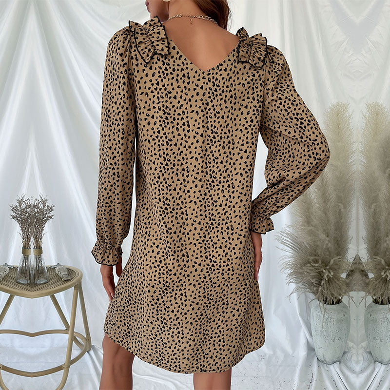 Damen Minikleid mit V-Ausschnitt, Volantkragen und dezentem Animal-Print Echoarchiv