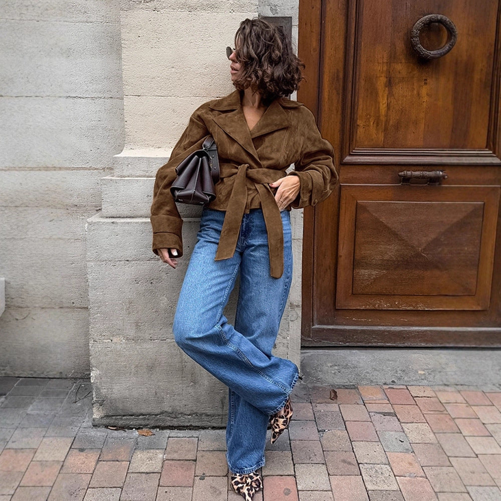 Damen Kurzblouson aus Wildleder‑Look mit Bindegürtel und kastiger Silhouette Echoarchiv