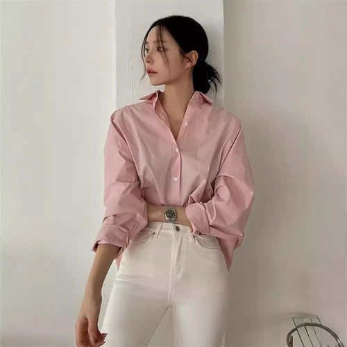 Damen Oversize-Kentkragenbluse aus leichter Baumwoll-Popeline mit kastiger Passform und krempelbaren Ärmeln – Élovi