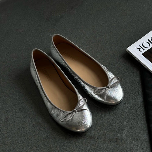 Damen Ballerina-Schuhe mit glänzender Oberfläche und verspieltem Schleifenakzent Echoarchiv