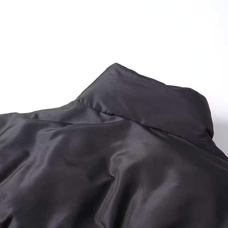 Damen Kurz geschnittene wattierte Pufferjacke im Bomberstil mit hohem Stehkragen und elastischem Bund Echo Archiv