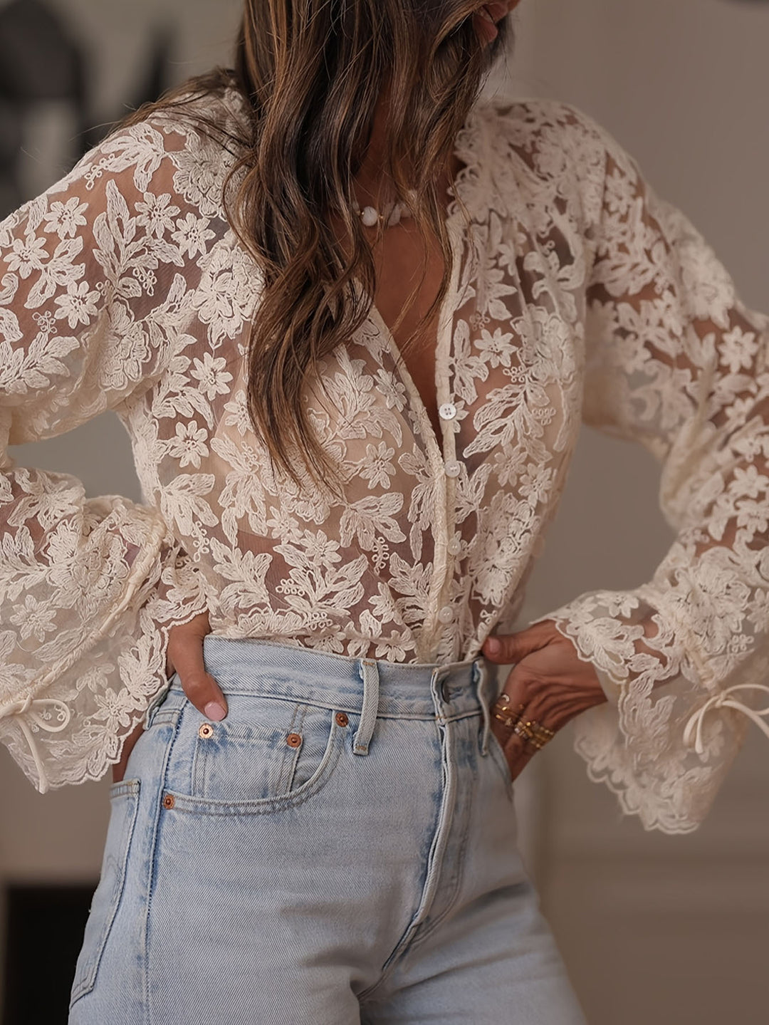Damen transparente Bluse mit floralen Stickereien und weiten Ärmeln Echo Archiv