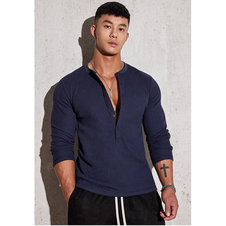 Herren Langarmshirt mit strukturiertem Design und modischen Knopfdetails Echoarchiv