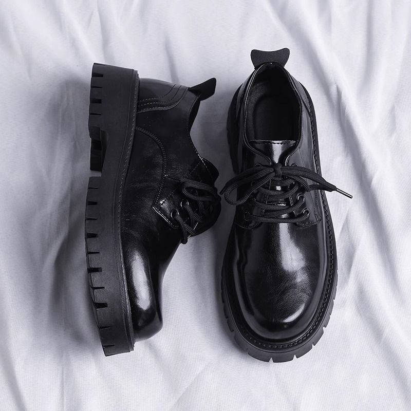 Herren klassische Schnürschuhe mit robustem Profil und elegantem Finish Echoarchiv