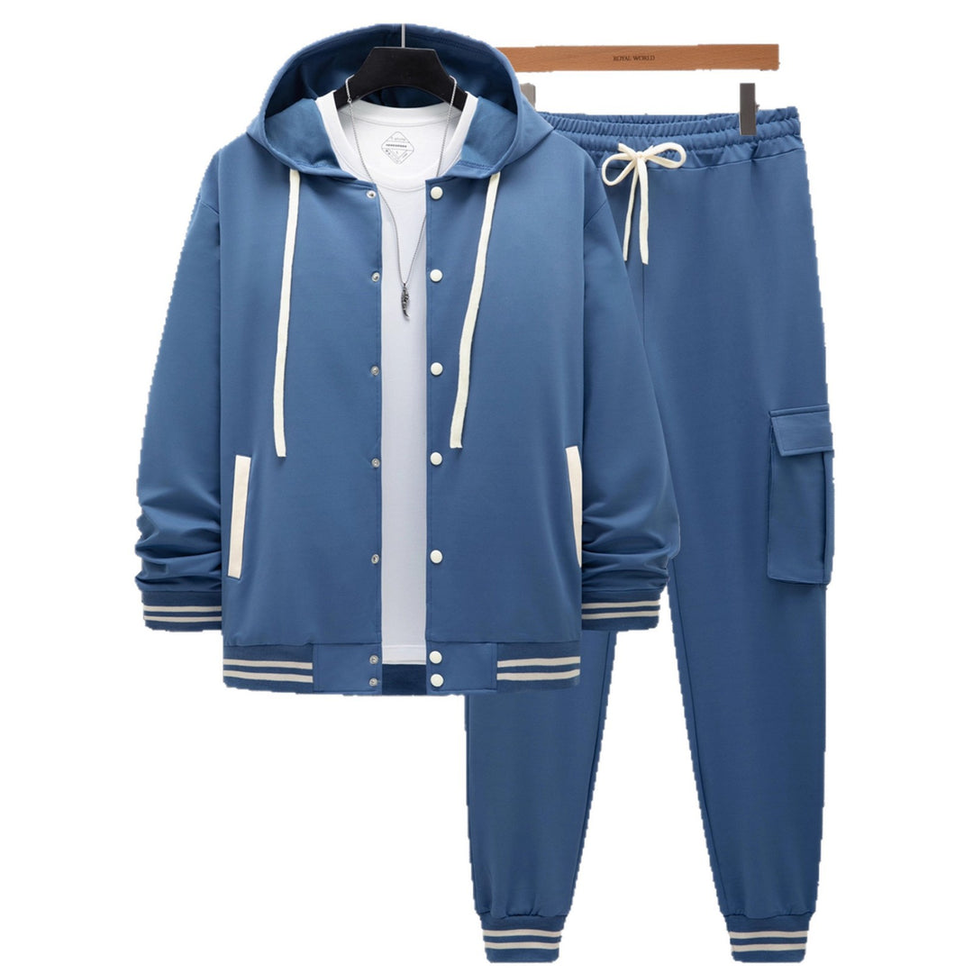 Herren sportliches Freizeit-Set mit eleganter Kapuze und praktischen Taschen Echoarchiv