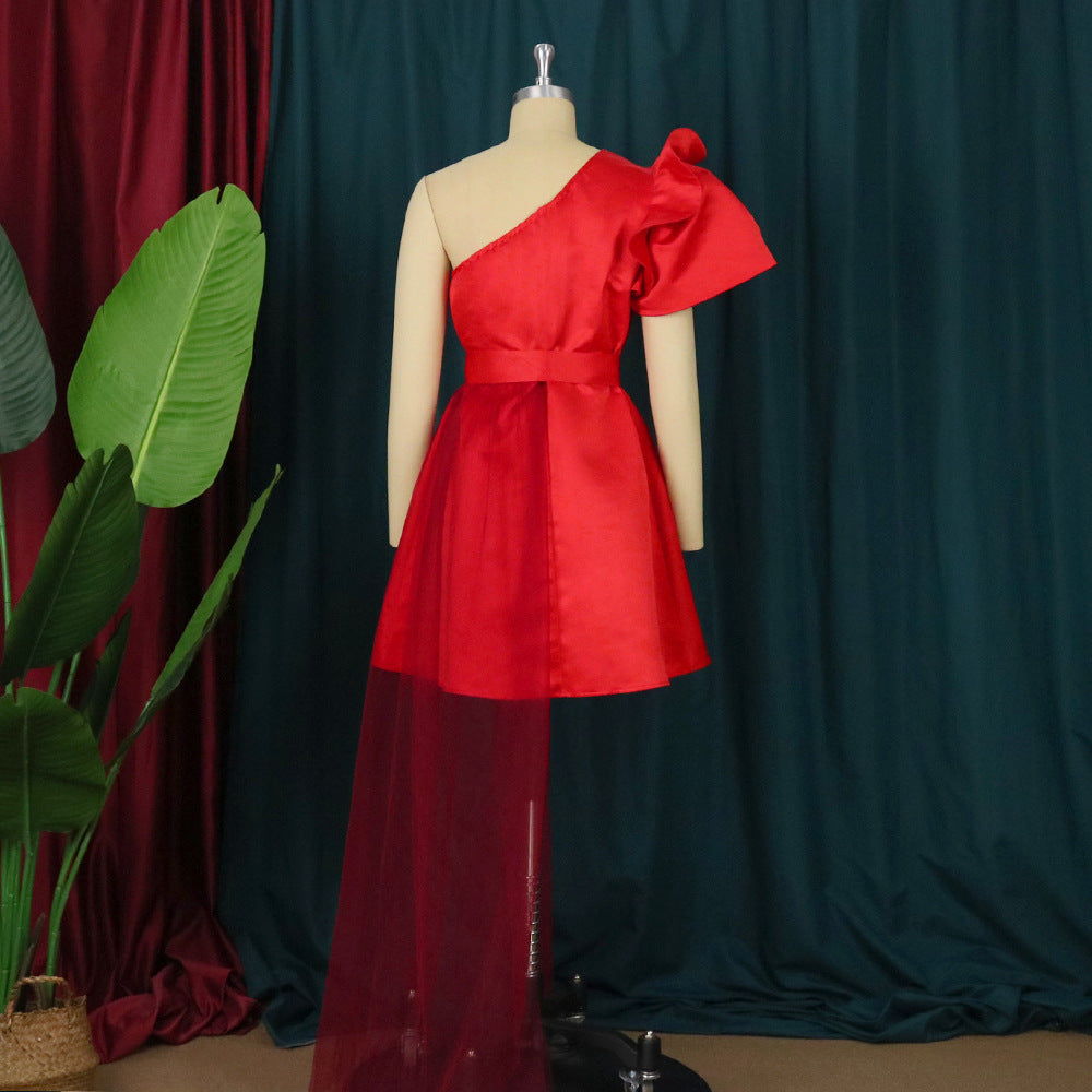 Damen Abendkleid mit asymmetrischem Oberteil und schwingendem Tüll-Akzent Echo Archiv