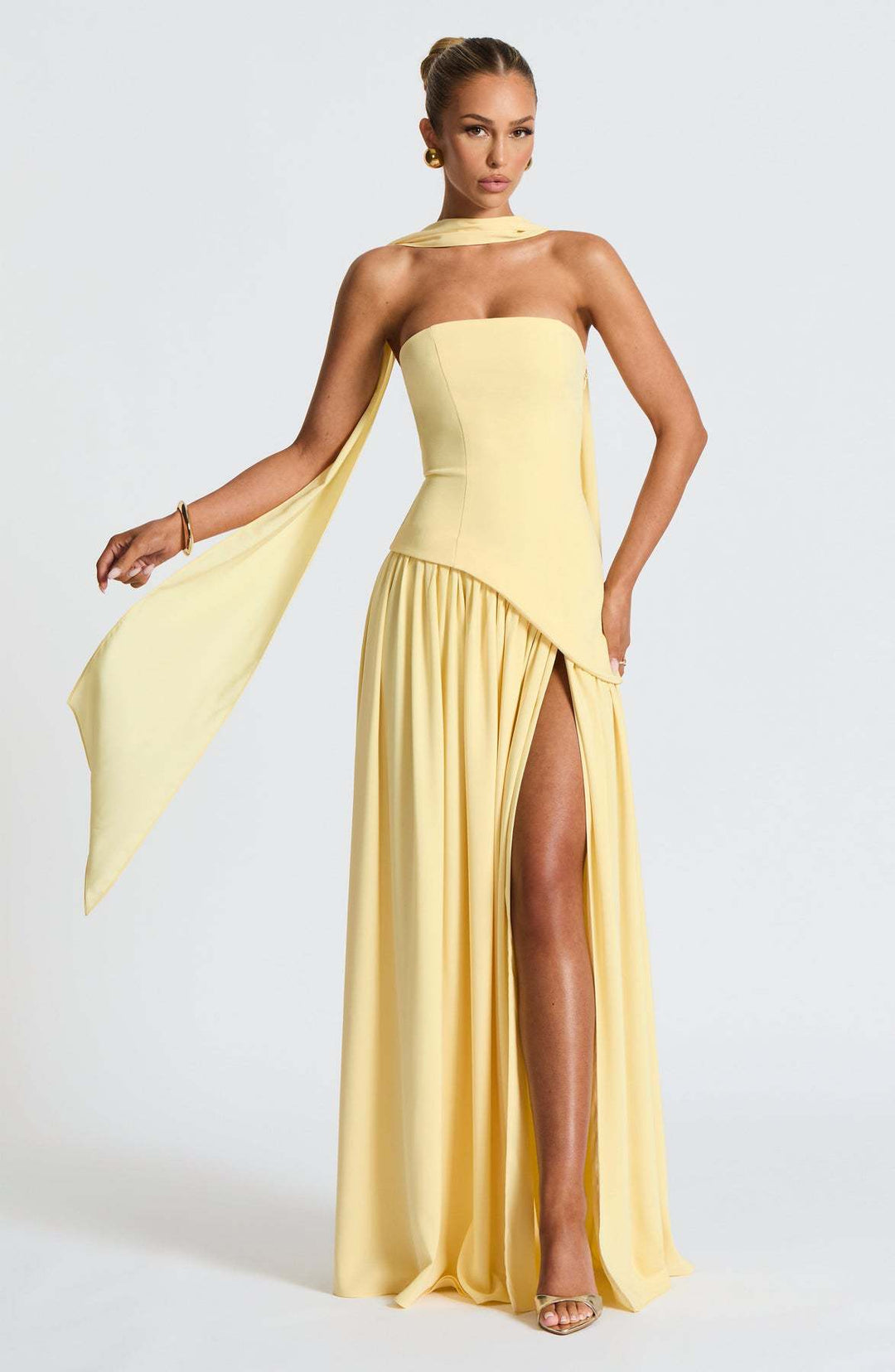 Damen Glamouröses Abendkleid mit schulterfreiem Design und exquisite Drapierung Echo Archiv