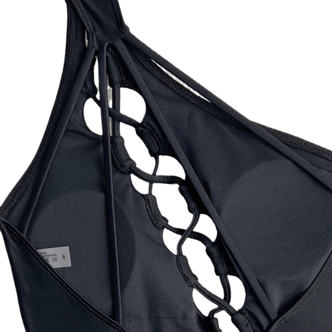 Damen Eleganter einteiliger Badeanzug mit verstellbaren Rückenträgern Echo Archiv