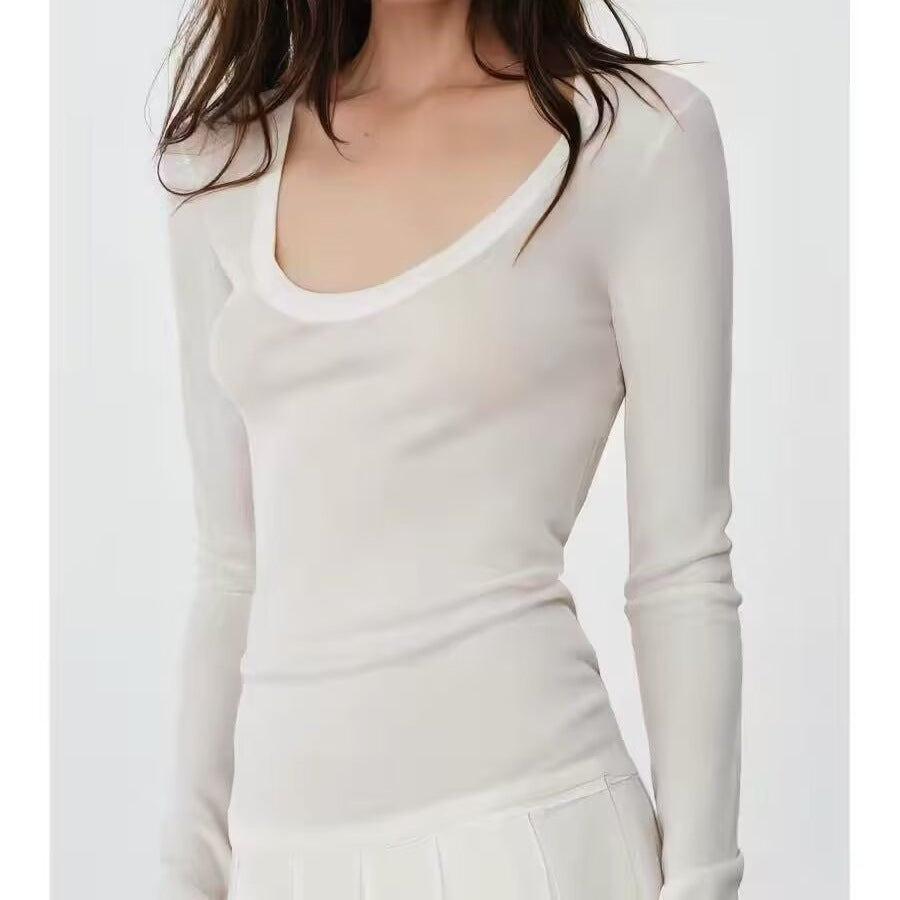 Damen Feinstrick-Pullover mit tiefem U-Ausschnitt und schmaler Silhouette Echoarchiv