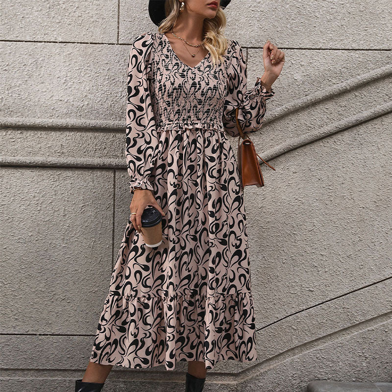 Damen Midikleid mit elastischem Smock-Oberteil, abstraktem Allover‑Print und ausgestelltem Volant‑Saum – Élara