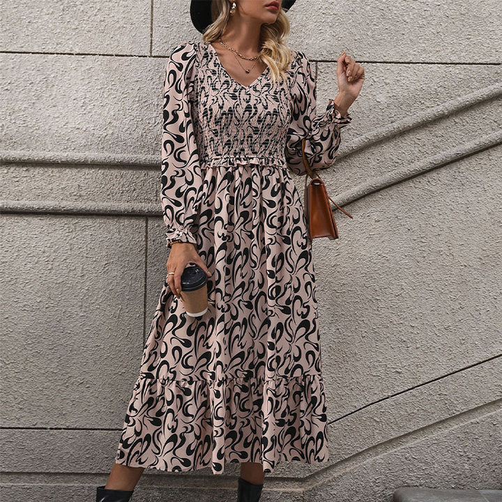 Damen Midikleid mit elastischem Smock-Oberteil, abstraktem Allover‑Print und ausgestelltem Volant‑Saum – Élara