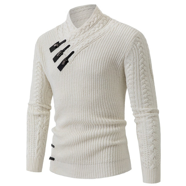 Herren nan Strickpullover mit Schalkragen, Zopfmuster und markanten Schnallenverschlüssen Echo Archiv