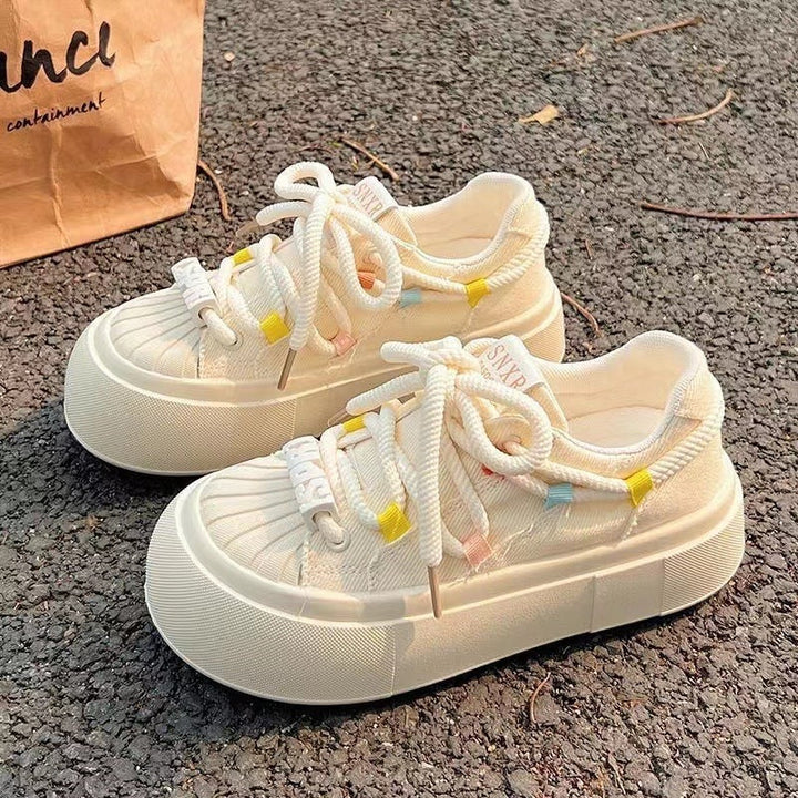 Damen Sportliche Plateau-Sneaker mit farbenfrohen Akzenten und robustem Obermaterial Echo Archiv