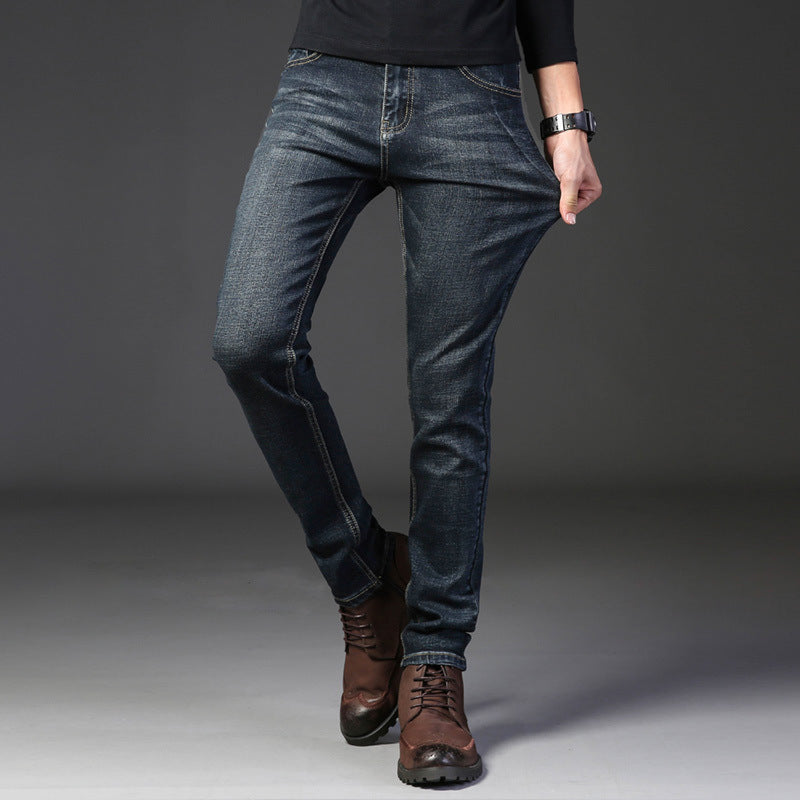 Herren schmal geschnittene Jeans mit angenehmem Stretch-Anteil und modernen Details Echoarchiv