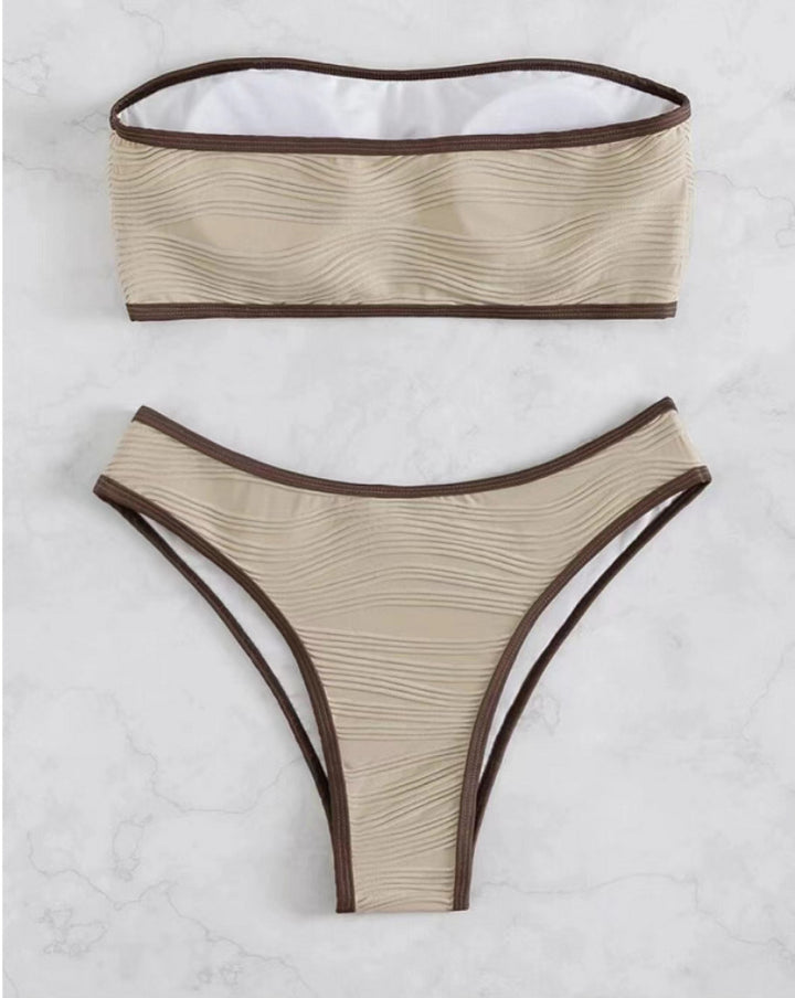 Damen Bandeau-Bikini-Set mit eleganten Wellen-Details und sportlichem Schnitt Echo Archiv