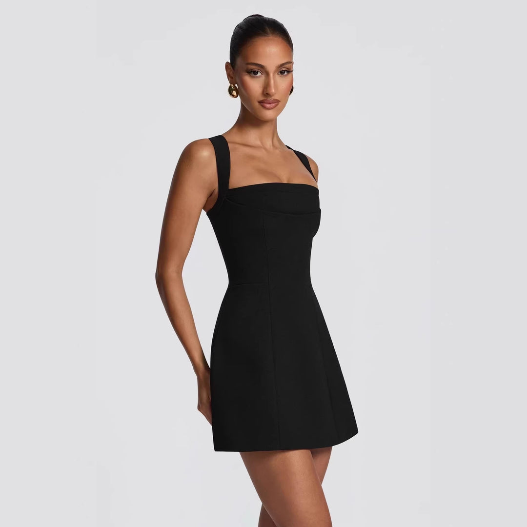 Damen figurbetontes Minikleid mit breiten Trägern und elegantem Ausschnitt Echo Archiv