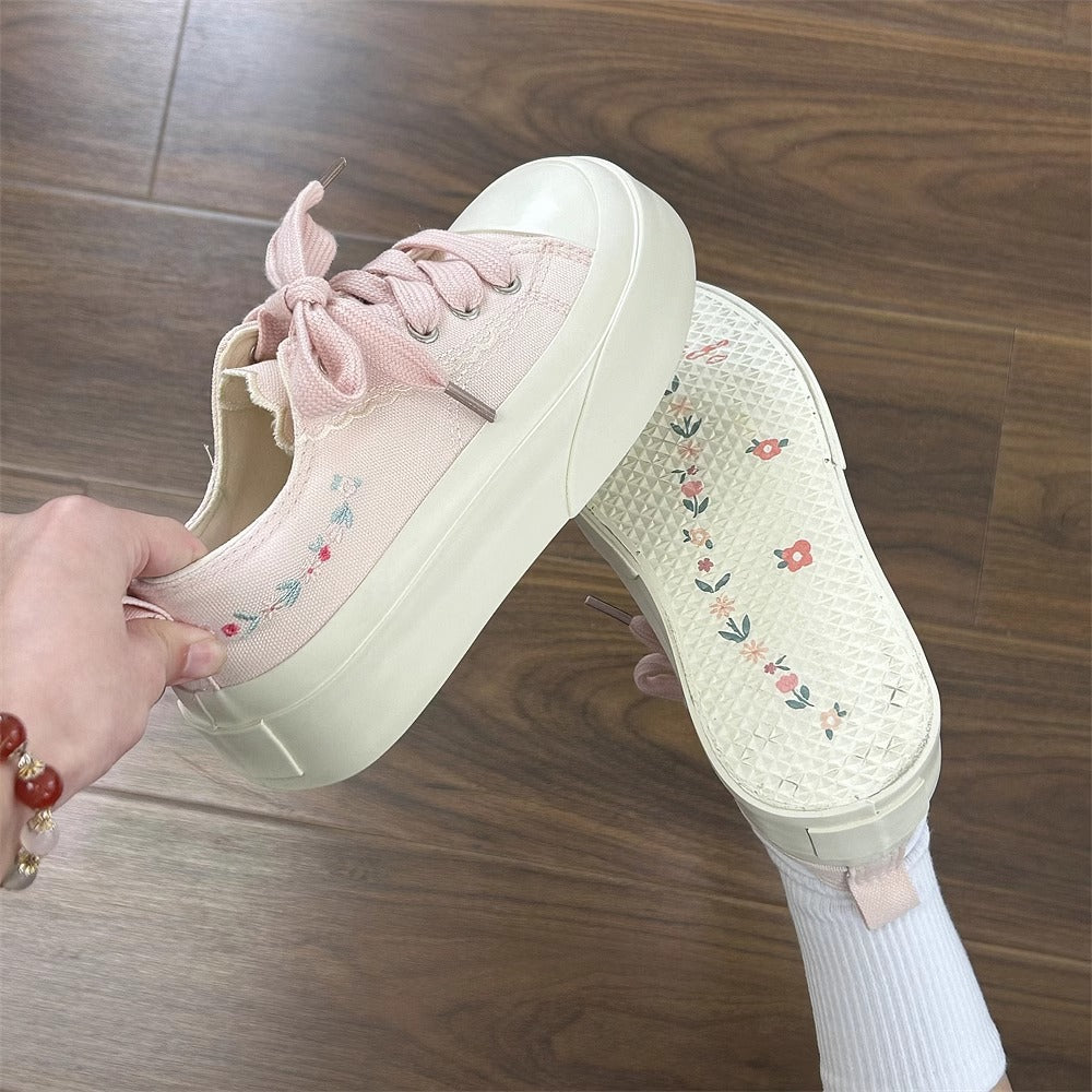 Damen Sneakers mit verspielten Applikationen und elastischer Sohle Echo Archiv