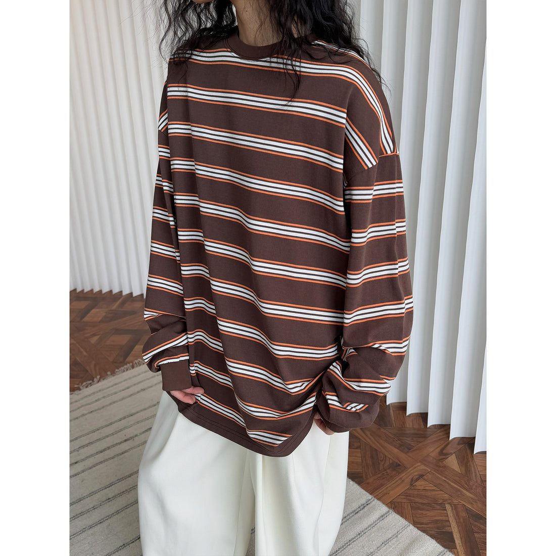 Damen Oversize-gestreiftes Baumwolljersey-Longsleeve mit überschnittener Schulter Echoarchiv