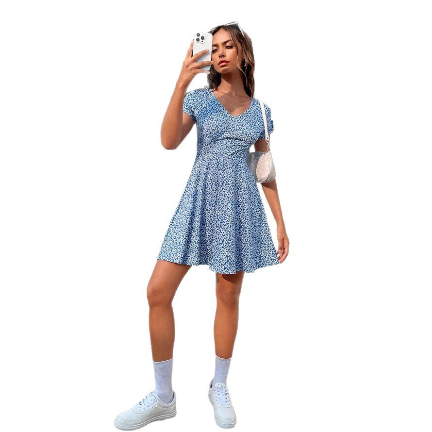 Damen Sommerliches Freizeitkleid mit floralen Mustern und schwingendem Rock Echo Archiv