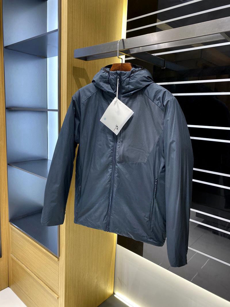Damen Leichte wattierte Kapuzenjacke mit minimalistischer Outdoor-Isolierung Echoarchiv