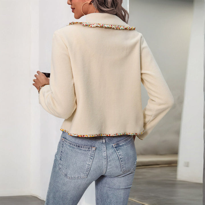 Damen Kurzjacke im Cardigan-Stil mit Zierborte, kastiger Passform und Hornoptik-Knöpfen Echoarchiv
