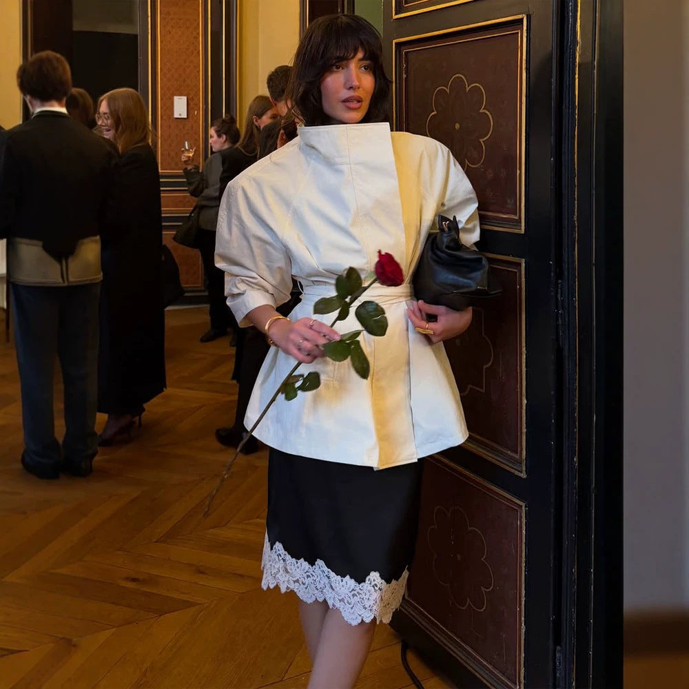 Damen Boxy-Kurzmantel mit hohem Stehkragen und Bindegürtel Echoarchiv