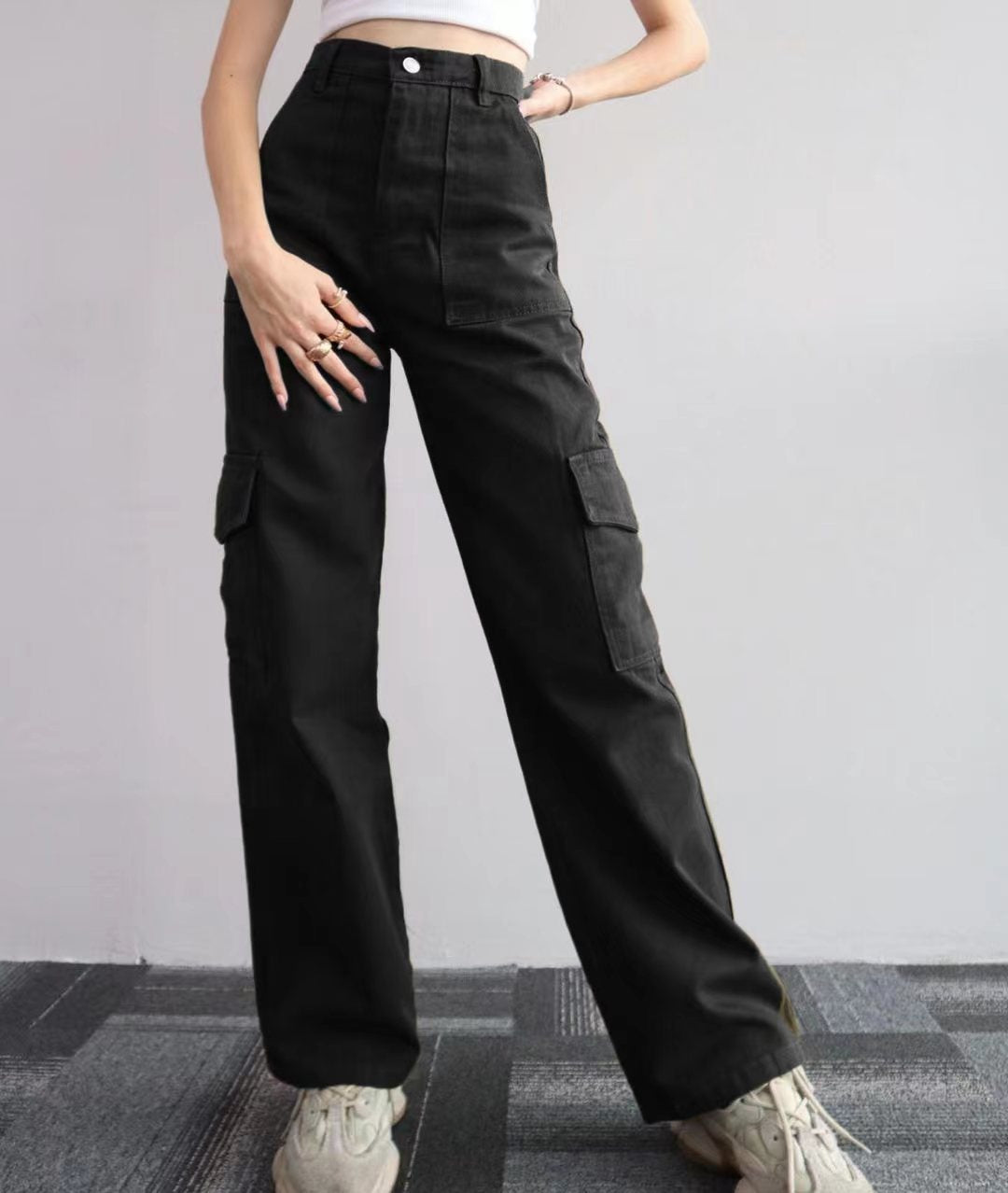 Damen Cargohose mit hoher Taille, geradem Bein und aufgesetzten Pattentaschen Echoarchiv