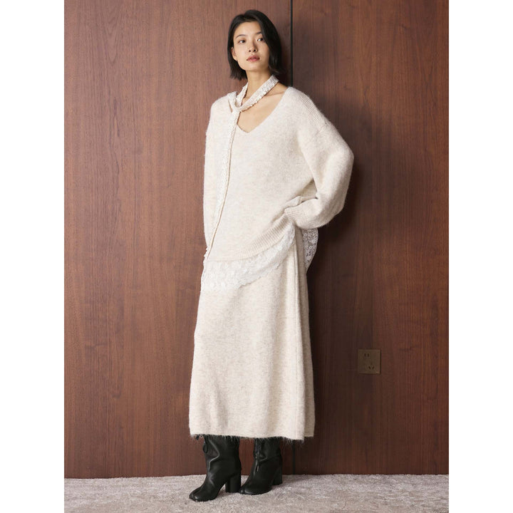 Damen Langer Flauschiger V‑Ausschnitt Mohair‑Optik Pullover mit Spitzenbesatz Echoarchiv
