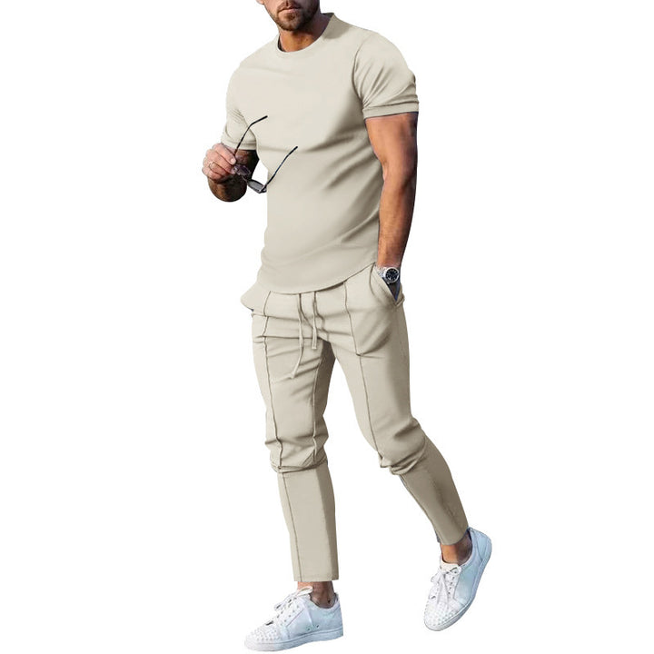 Herren lässiges Sport-Outfit mit atmungsaktivem T-Shirt und lockerer Jogginghose Echoarchiv