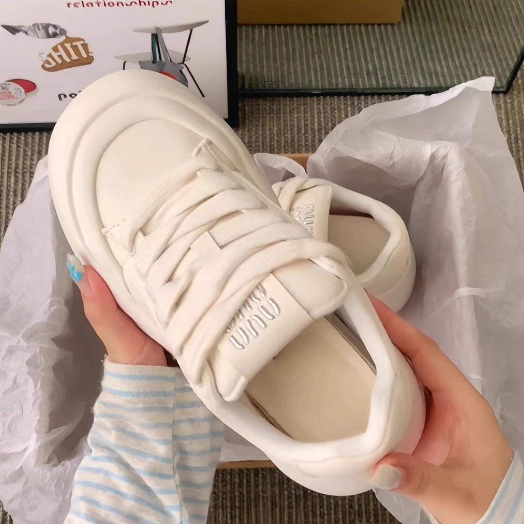Damen Sneaker mit innovativer dämpfender Sohle und stylishen Details Echo Archiv