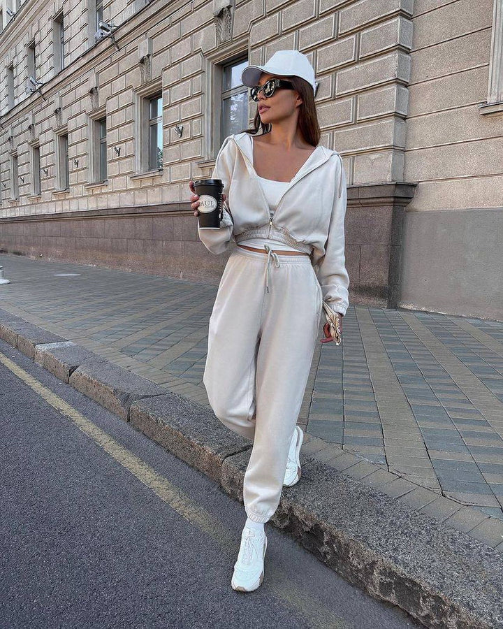 Damen kurzes Reißverschluss-Hoodie mit elastischem Bund und High-Waist Jogginghose aus Baumwollmix – Auréline