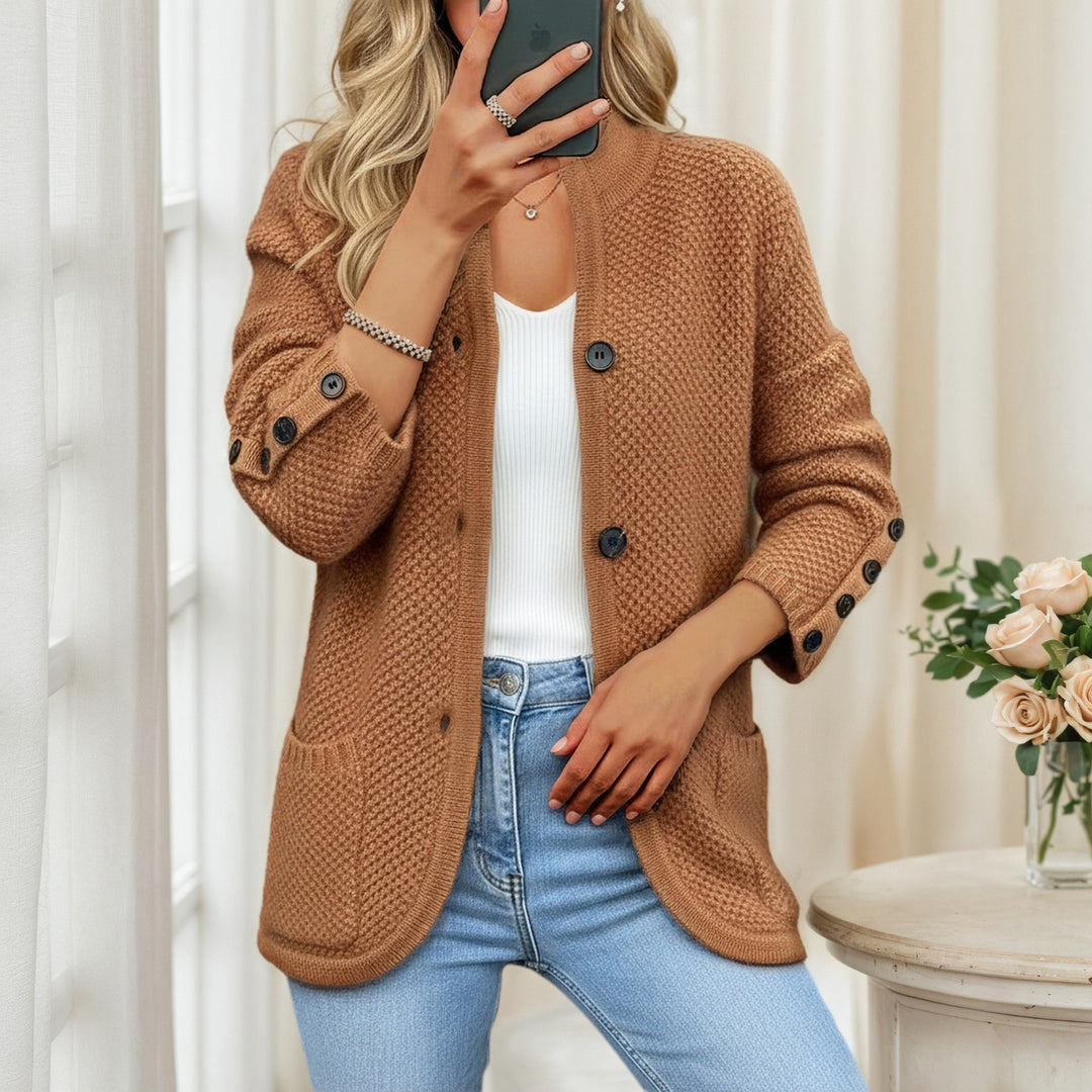 Damen nan strukturierte Oversize-Strickjacke mit dekorativer Ärmel-Knopfleiste und aufgesetzten Tasche Echo Archiv
