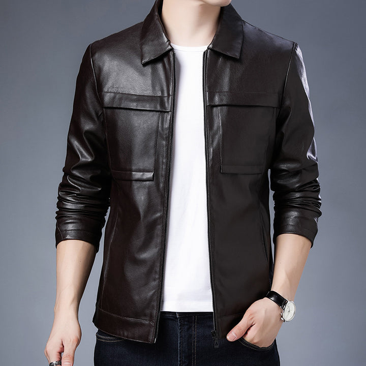 Herren Slim‑Fit Lederoptik-Truckerjacke mit Hemdkragen, verdecktem Reißverschluss und Pattentaschen Echoarchiv