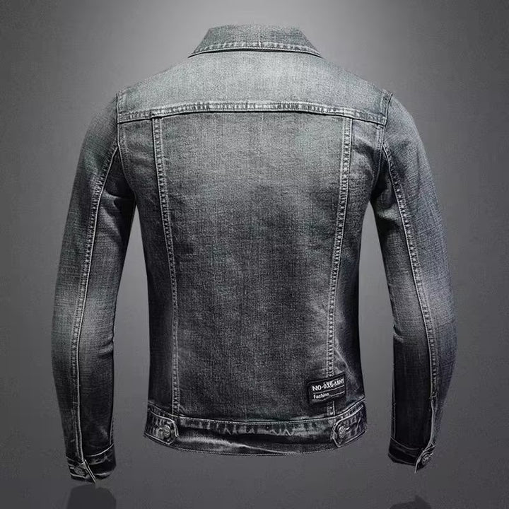 Herren Jeansjacke mit Used-Waschung, aufgesetzten Brusttaschen und dezenter Stickerei Echoarchiv