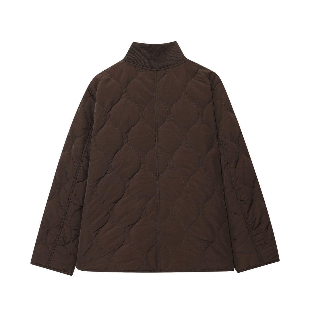 Damen leichte Steppjacke mit runder Steppung, hohem Rippkragen und aufgesetzten Klappentaschen – Célinea