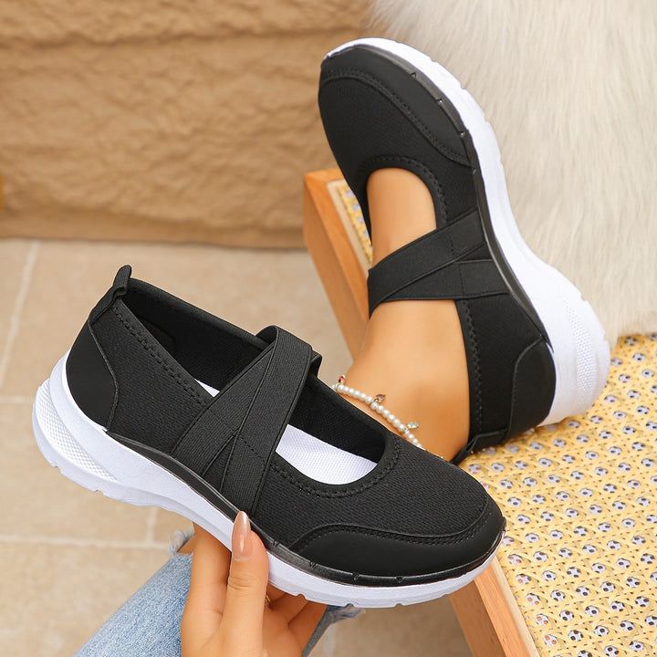 Damen Sportive Mary-Jane-Sneaker mit elastischem Kreuzriemen Echoarchiv