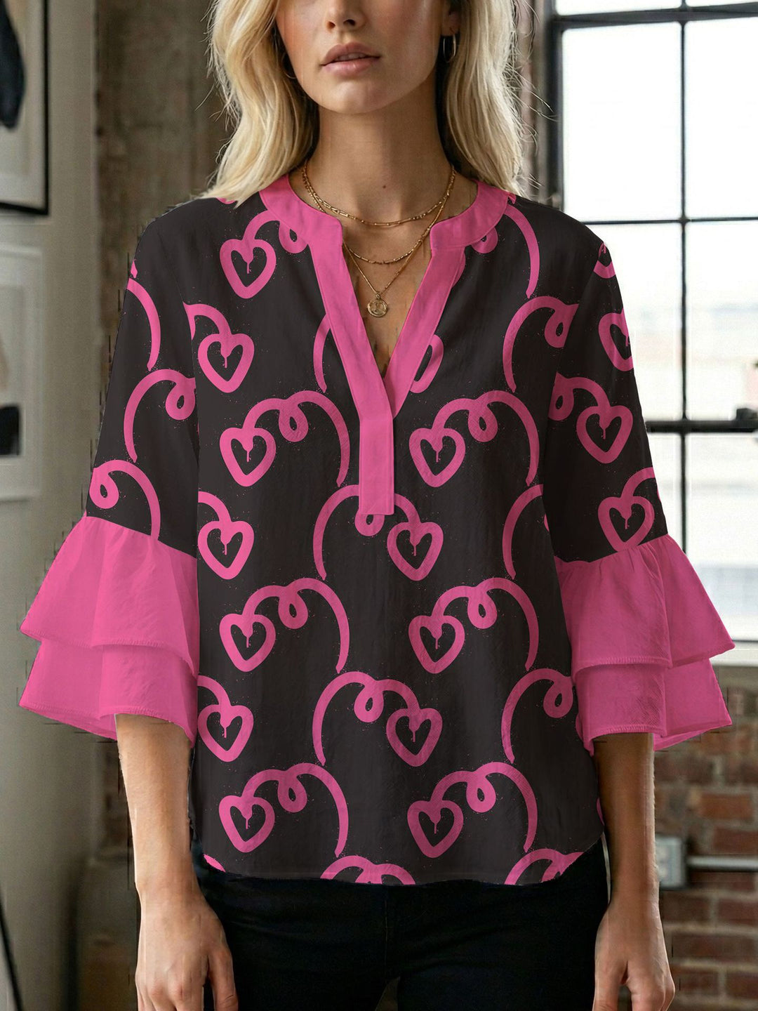 Damen Blusenshirt mit voluminösen Ärmeln und kreativem Druckdesign Echo Archiv